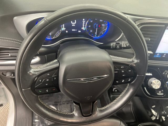 Used 2022 White Chrysler Touring L image 22