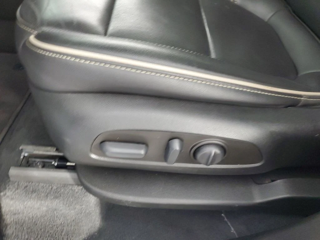 Used 2022 White Chevrolet Premier image 32