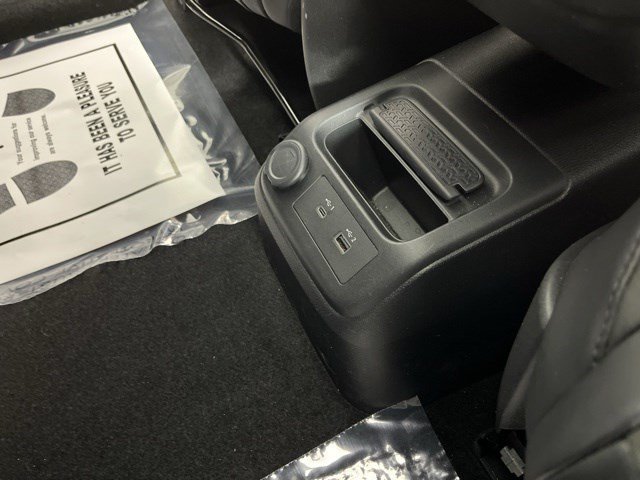 Used 2023 Deep Ocean Blue Pearl/Black Diamond Pearl Nissan ENGAGE image 25
