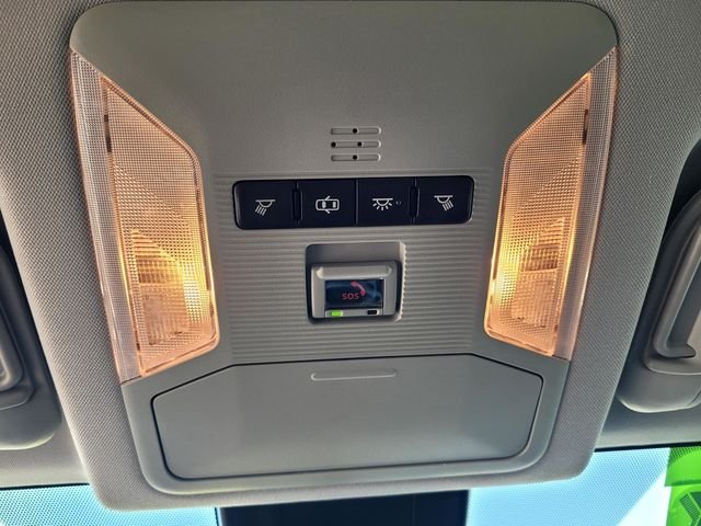 Used 2020  Toyota XLE image 17