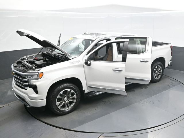 Used 2024 Beige Chevrolet High Country image 28