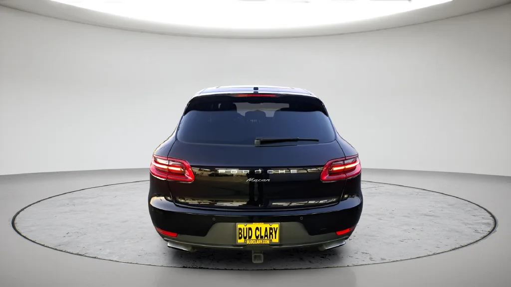 Used 2018  Porsche Base image 6
