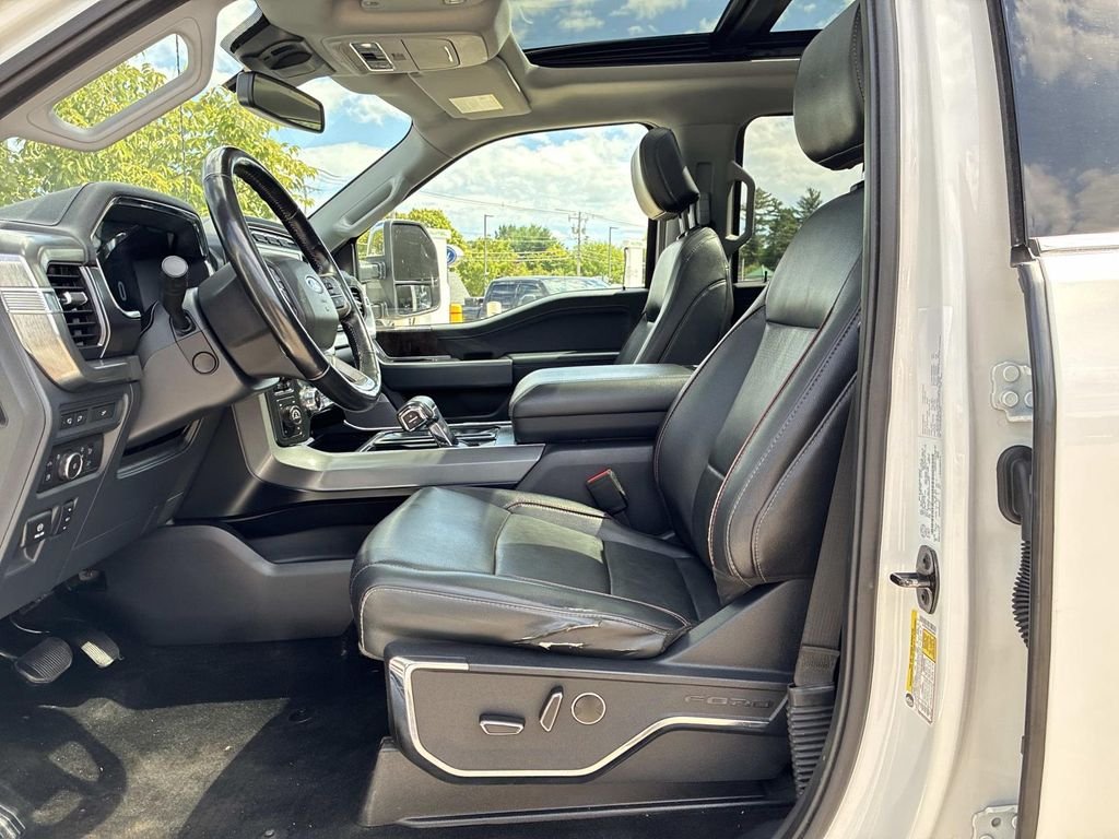 Used 2022 White Ford Lariat image 21