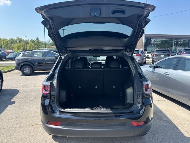 Used 2025 Black Jeep Latitude image 9