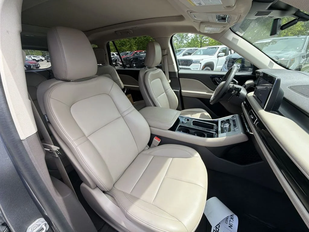 Used 2023 Gray Lincoln Standard image 26
