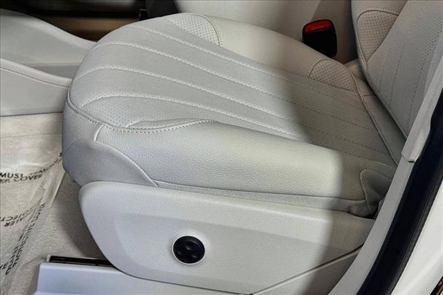 New 2026 Polar White Mercedes-Benz EQE 320+ image 46