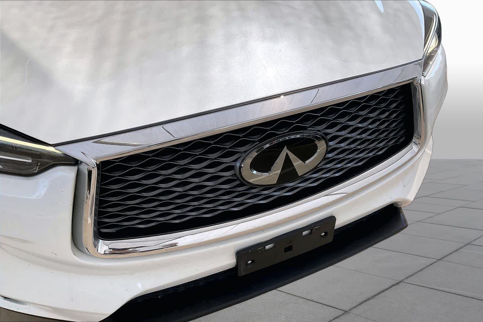 Used 2024 Radiant White INFINITI LUXE image 30
