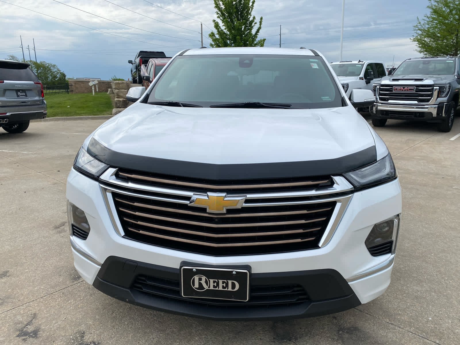 Used 2023 Iridescent Pearl Tricoat Chevrolet High Country image 3