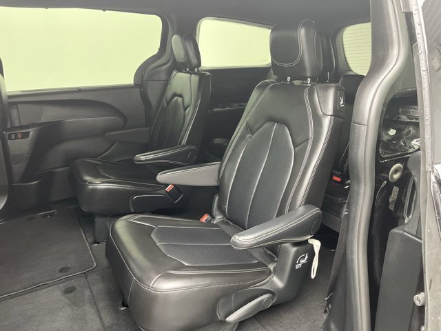 2025 Chrysler Pacifica Select - Photo 11