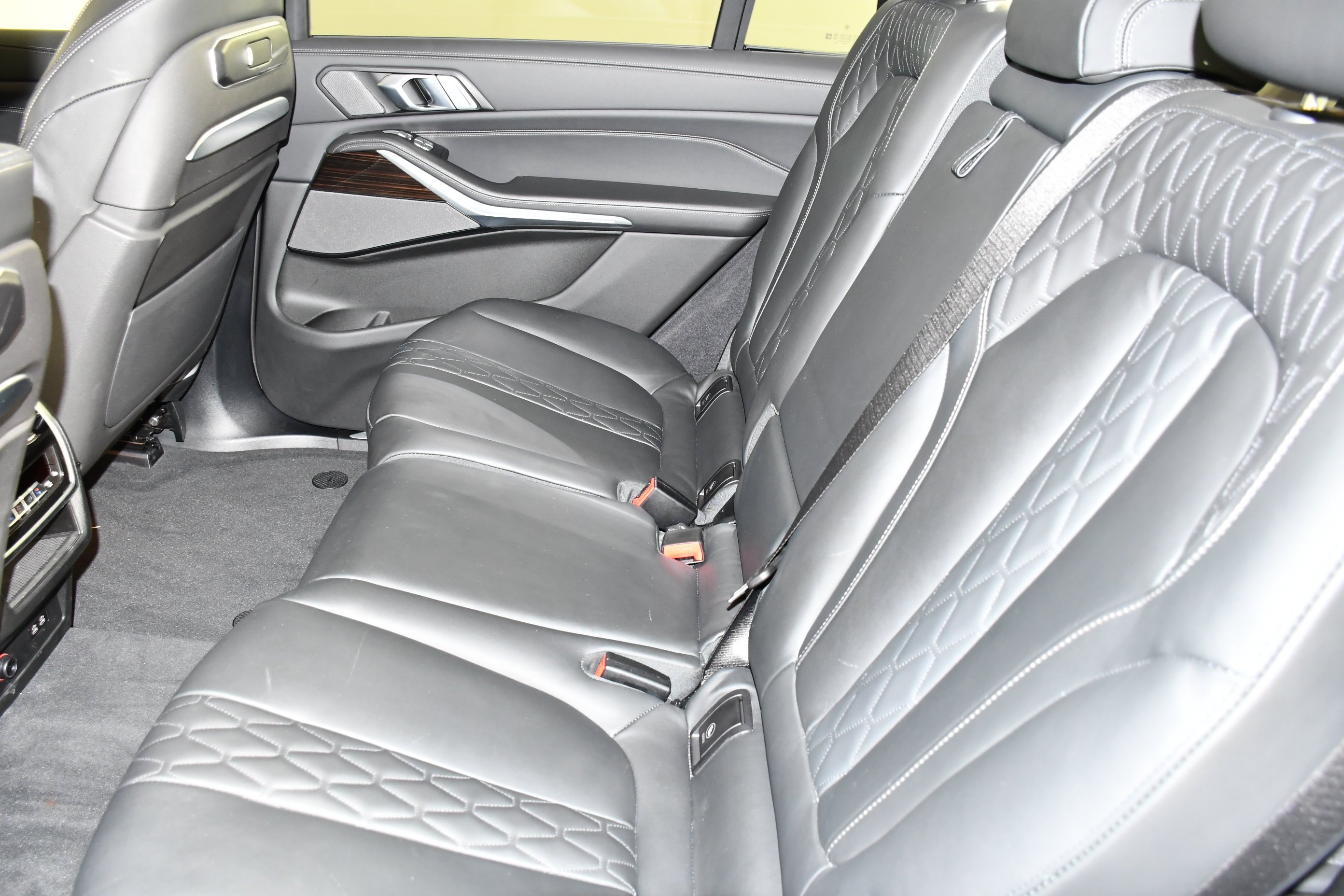 Used 2026 Black Sapphire Metallic BMW xDrive40i image 47
