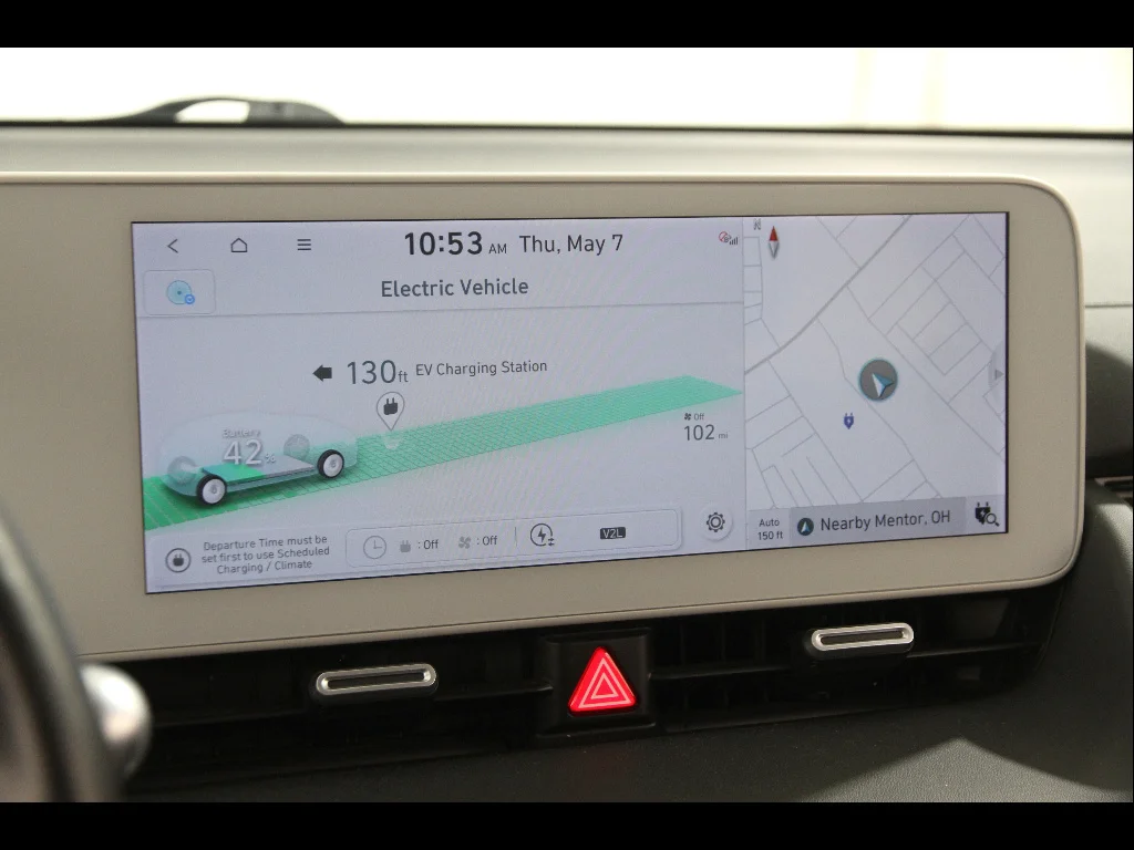 Certified Used 2024 Atlas White Hyundai SEL image 13