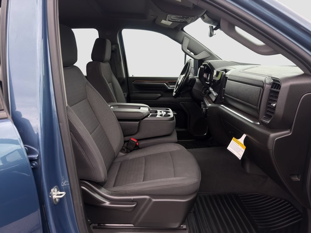 Used 2024 Lakeshore Blue Metallic Chevrolet LT image 32