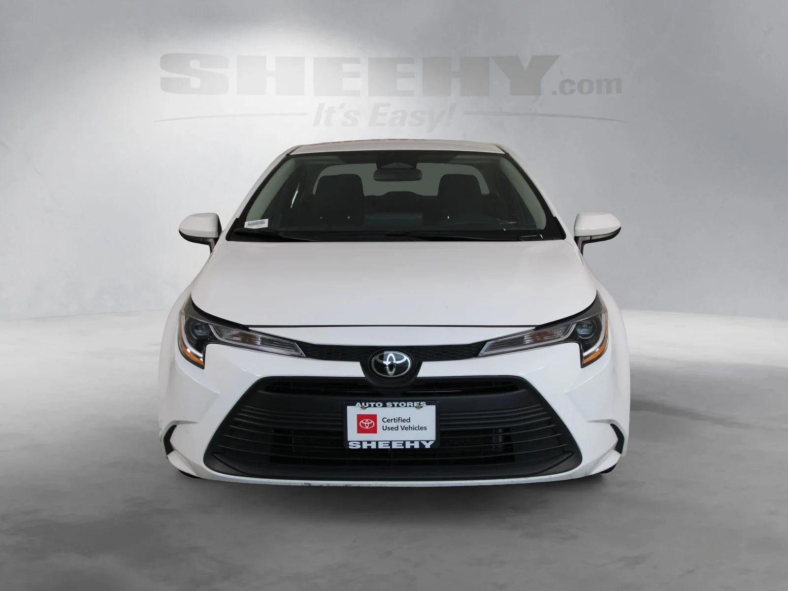 Used 2025 White Toyota LE image 16