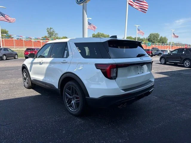 New 2027 Star White Metallic Tri-Coat Ford ST image 5