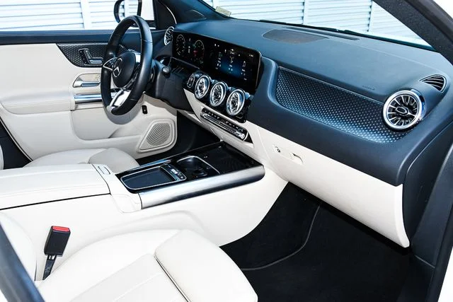 Used 2025 White Mercedes-Benz GLA 250 image 23