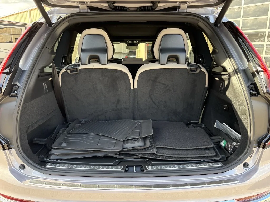 New 2026 Aurora Silver Volvo Plus image 29