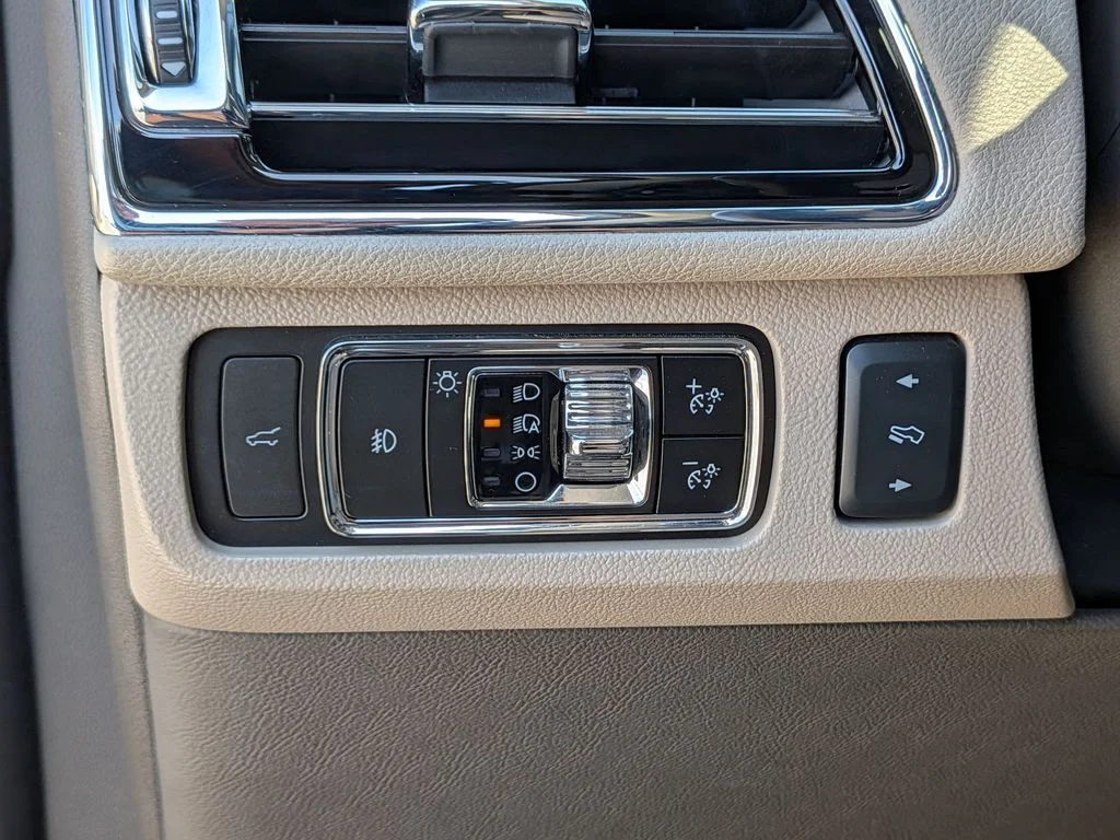 Used 2024 Blue Lincoln Reserve image 14