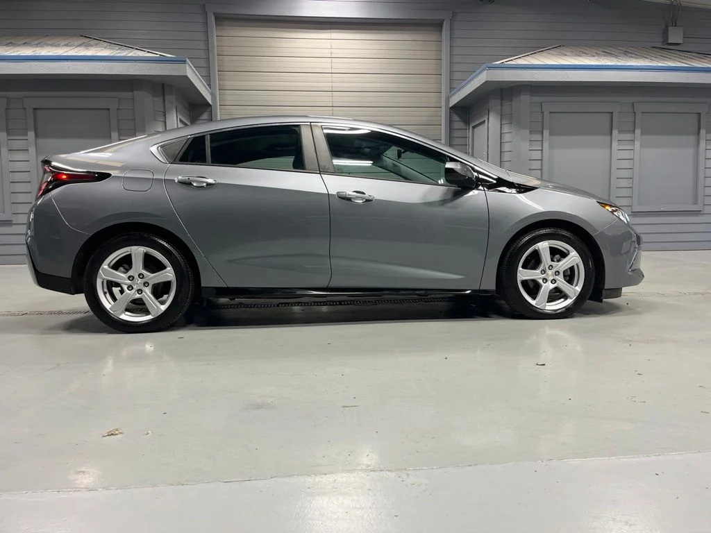 Used 2018 Steel Metallic Chevrolet LT image 8