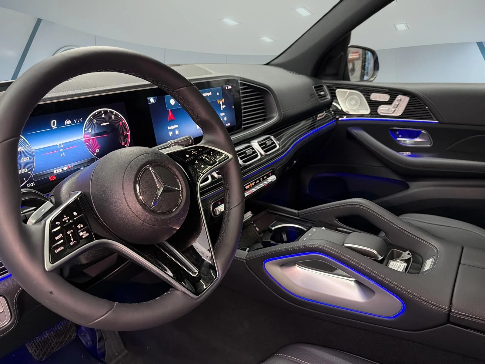 Used 2026 Blue Mercedes-Benz GLE 450 4MATIC SUV image 10