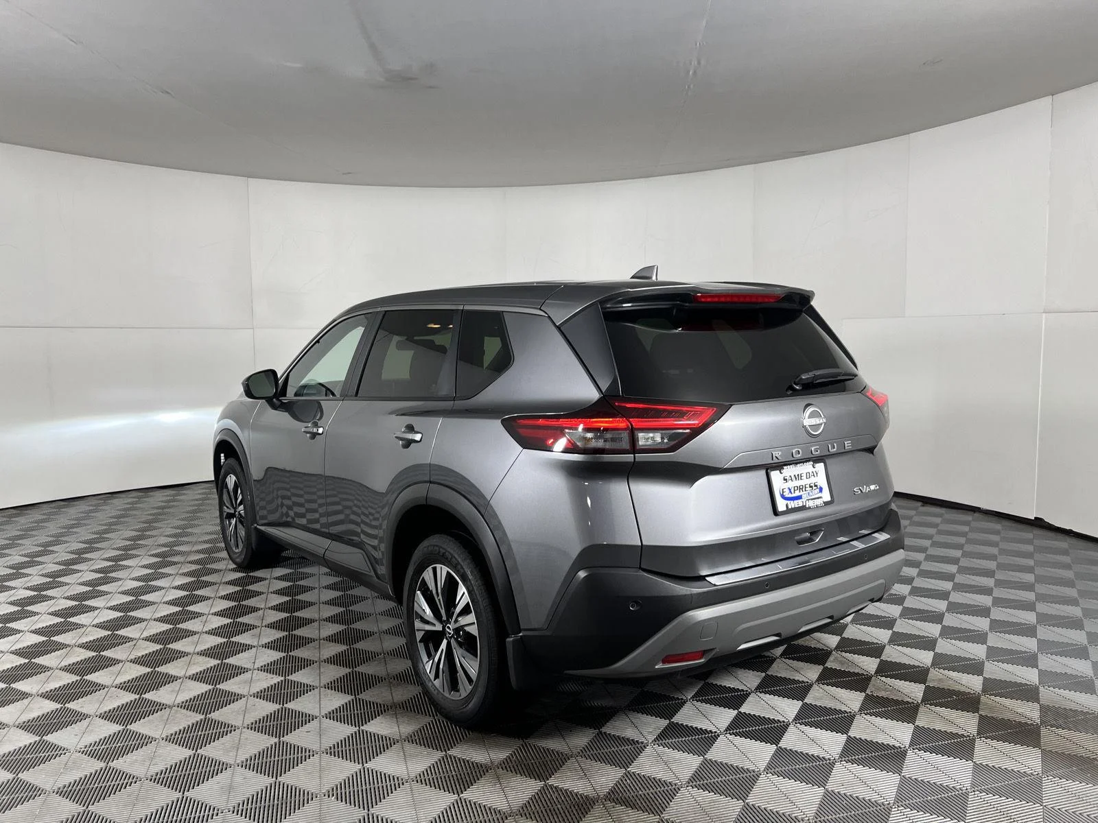 Used 2023 Gun Metallic Nissan SV image 6