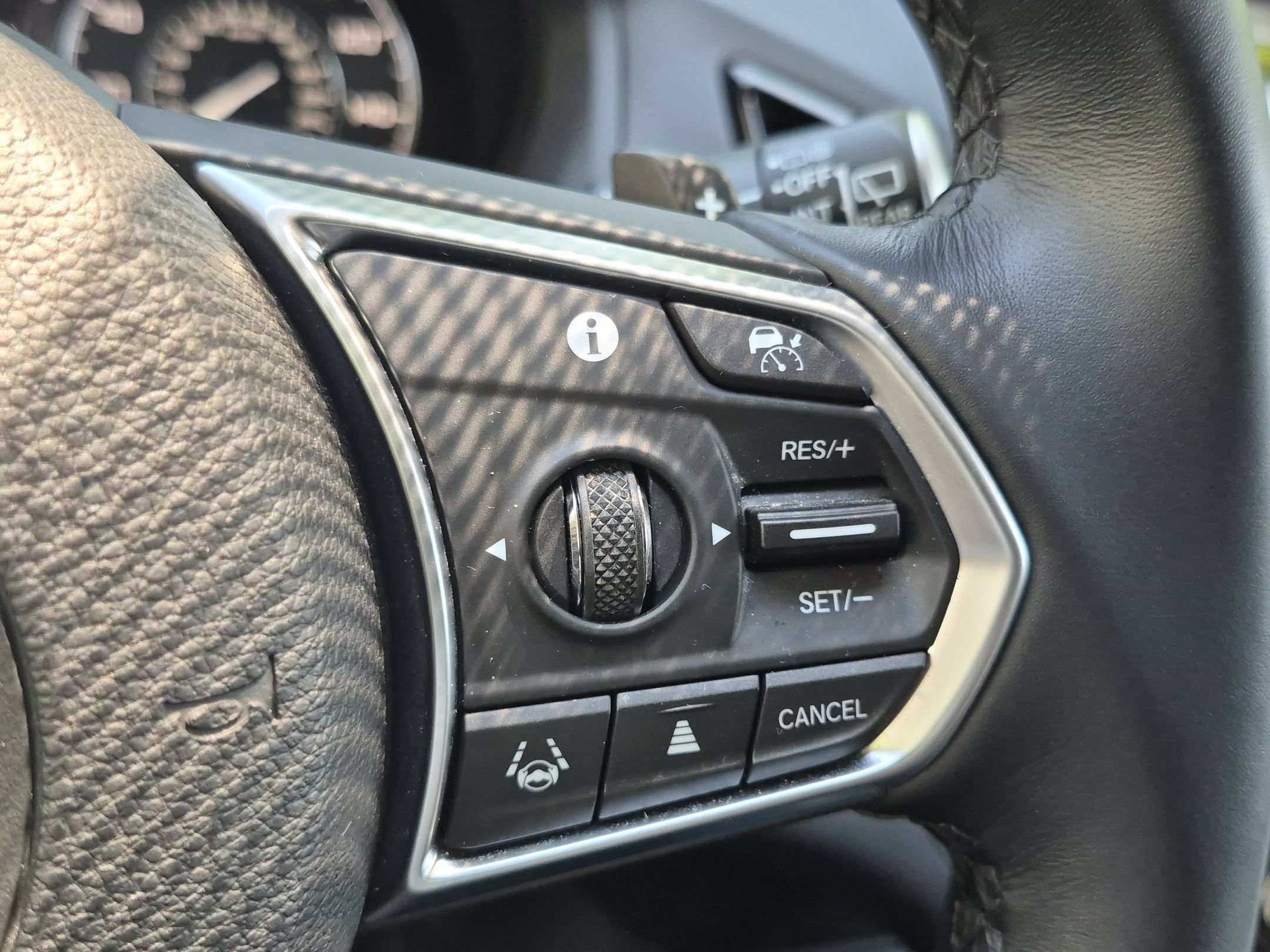 Used 2023 White Acura w/Technology Package image 15