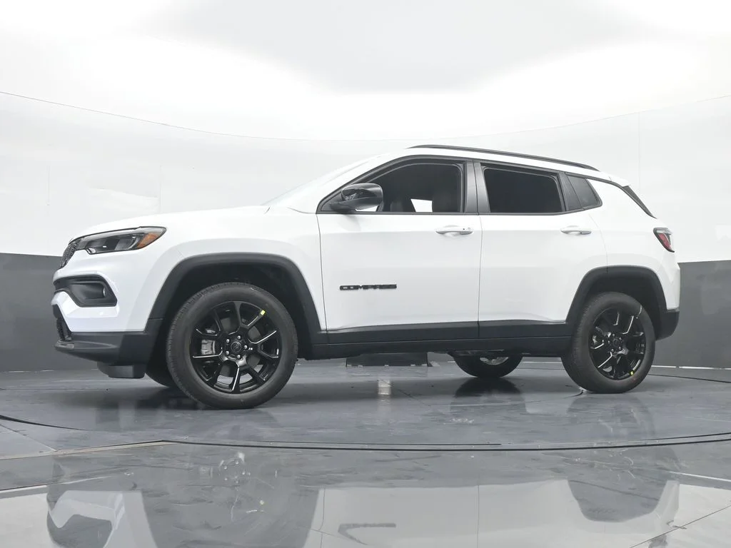 New 2026 Bright White Clear-Coat Exterior Paint Jeep Latitude image 48