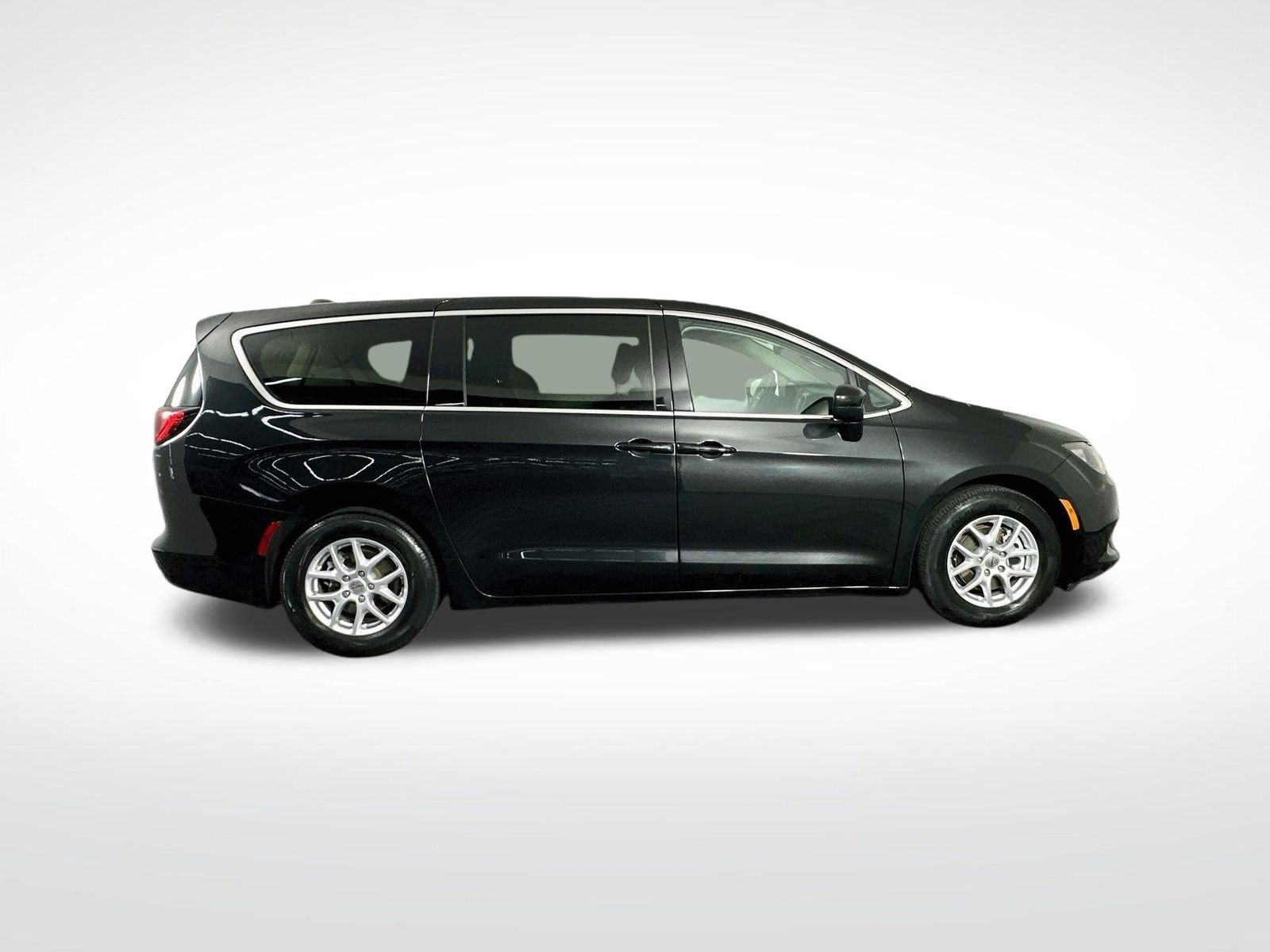 Used 2023 Brilliant Black Crystal Pearlcoat Chrysler LX image 9