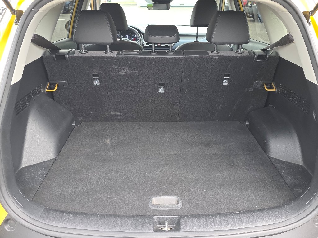 Used 2021 Starbright Yellow/Black Roof Kia S image 4