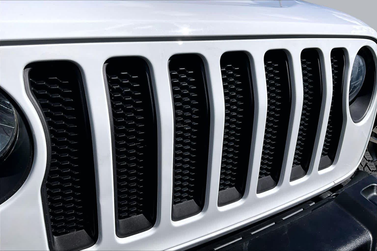 Used 2022 Bright White Clearcoat Jeep Unlimited Rubicon image 55