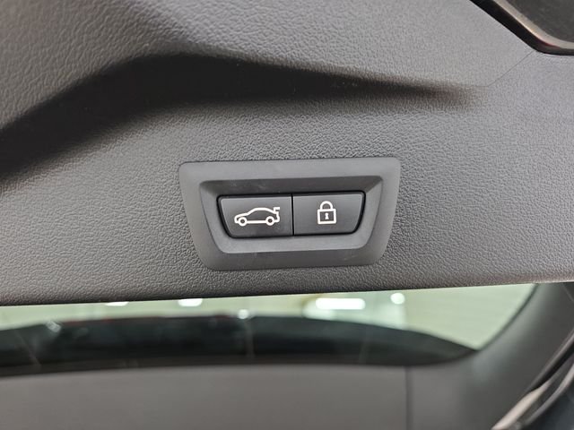 Used 2022 Black Sapphire Metallic BMW xDrive40i image 36