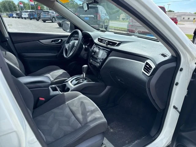 Used 2016 White Nissan SV image 11