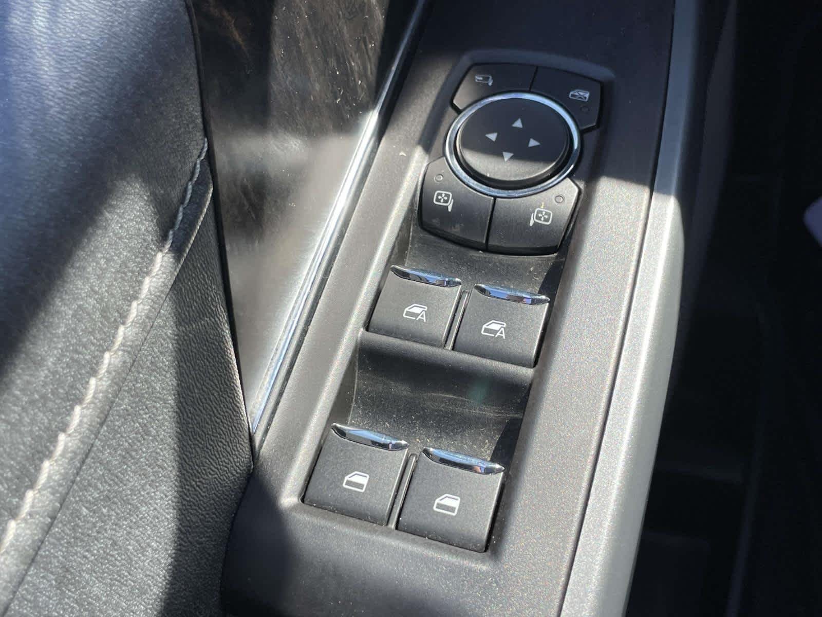 Used 2021 Agate Black Metallic Ford LARIAT image 40