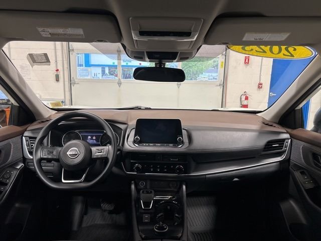 Used 2023 Glacier White Nissan S image 15