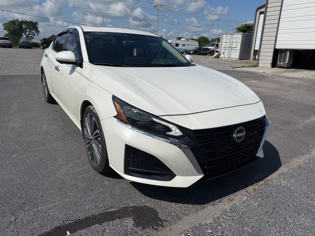 Used 2025 White Nissan 2.5 SL image 2