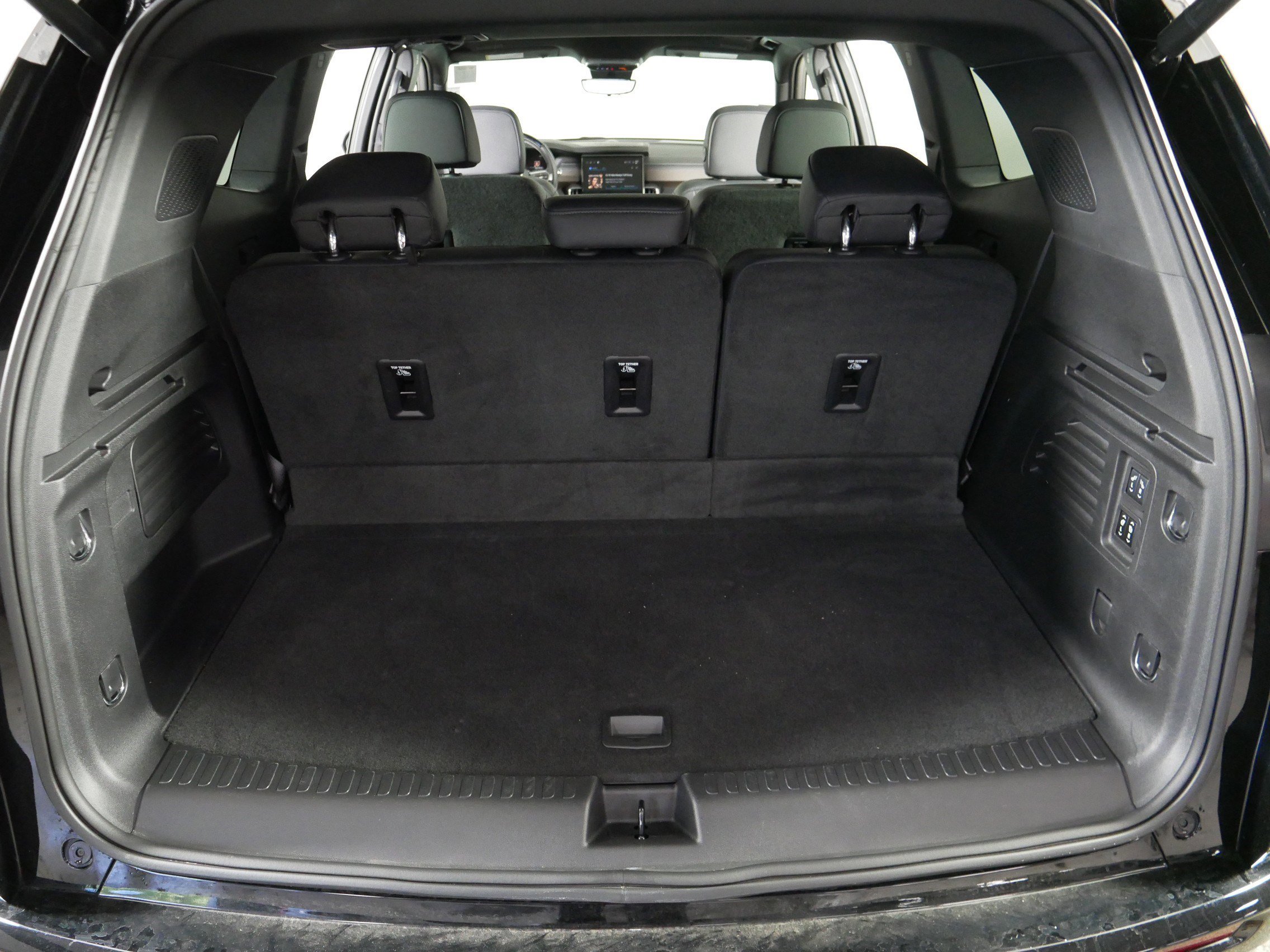 Used 2024 Ebony Twilight Metallic GMC Denali image 18