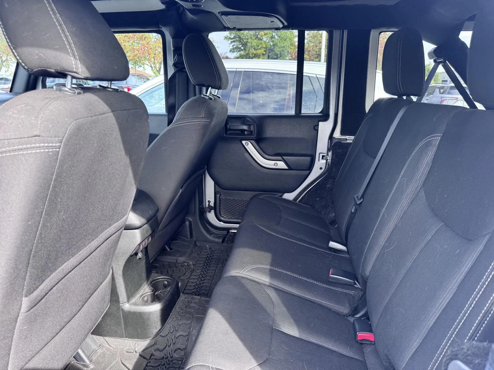 Used 2017 Billet Silver Metallic Clearcoat Jeep Sahara image 11