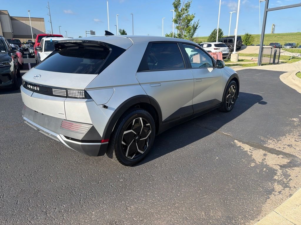 Used 2023 Gold Hyundai SEL image 7