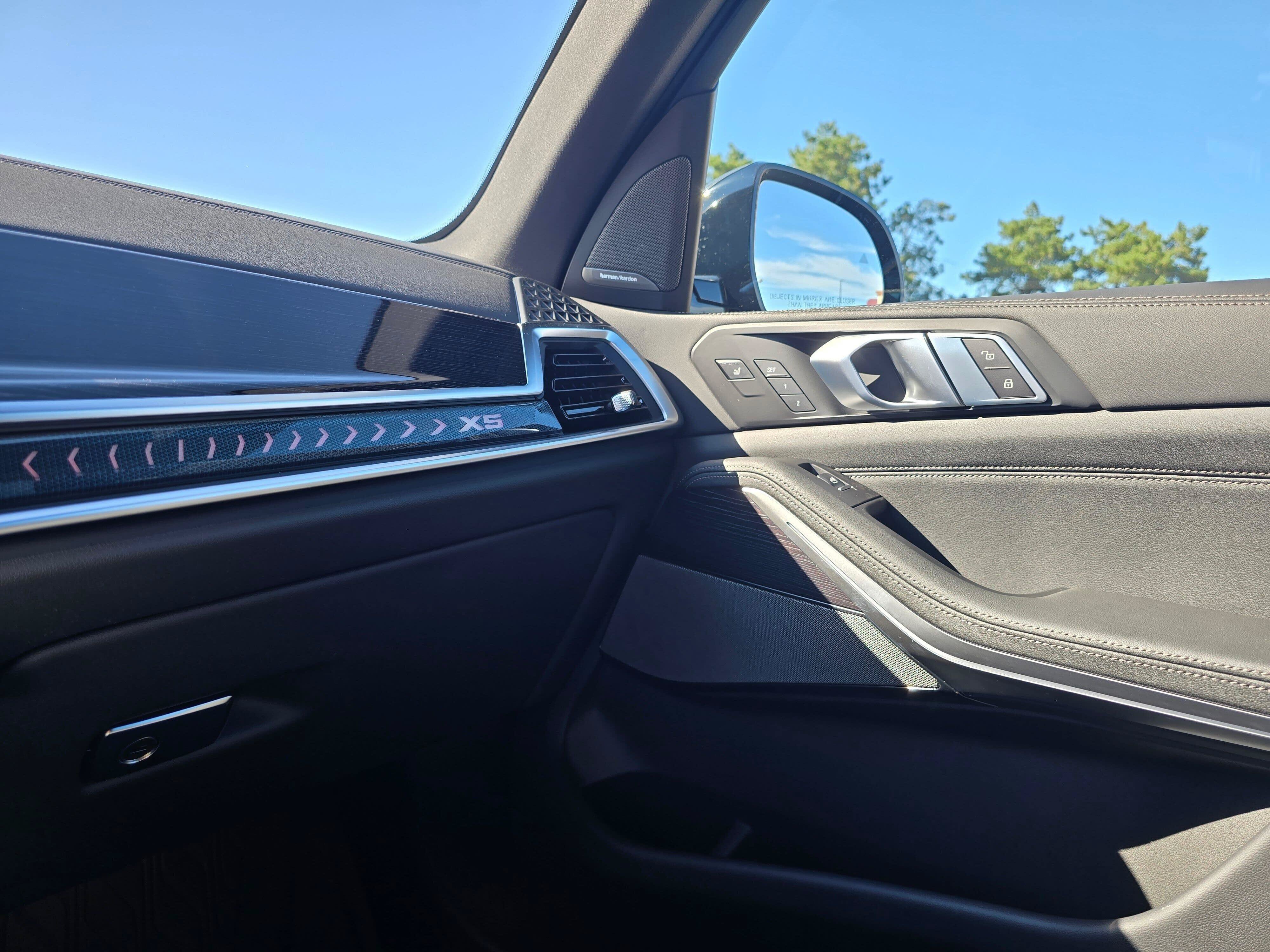 New 2026 Dravit Grey Metallic BMW xDrive50e image 25