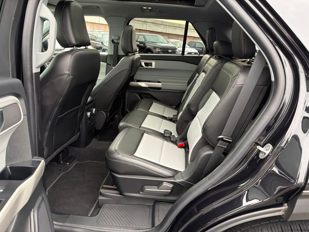 Certified Used 2022 Black Metallic Ford XLT image 16