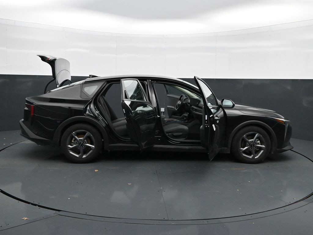 Used 2025 Aurora Black Pearl Kia LXS image 42