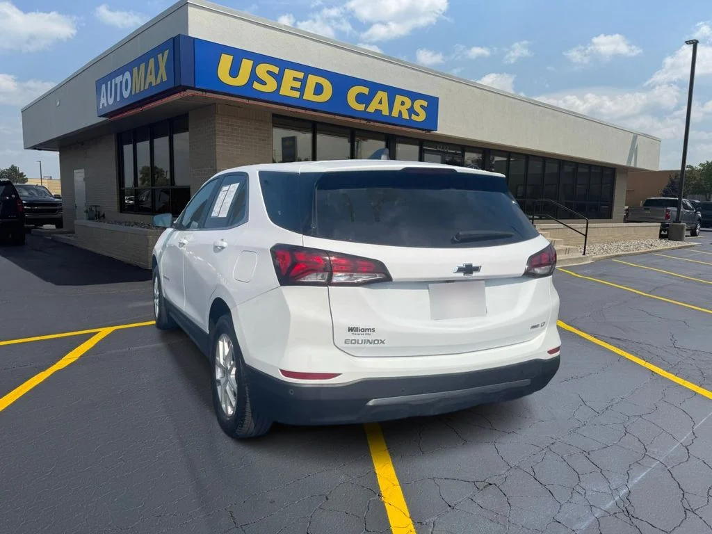 Used 2024 Summit White Chevrolet LT image 7