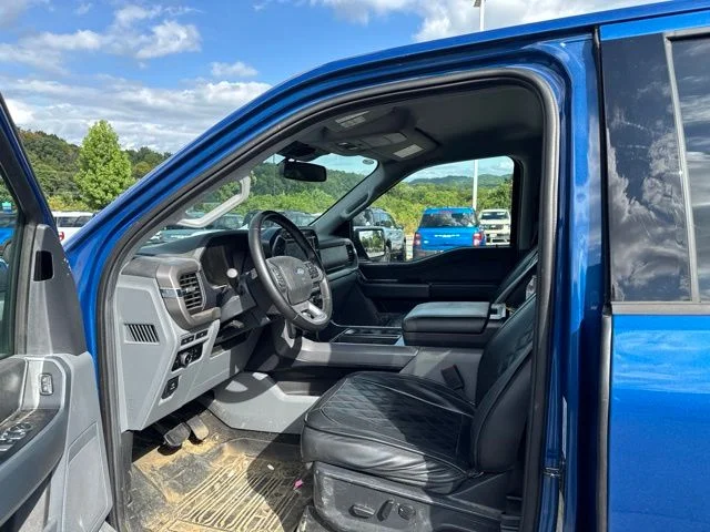 Used 2024 Blue Ford XLT image 17