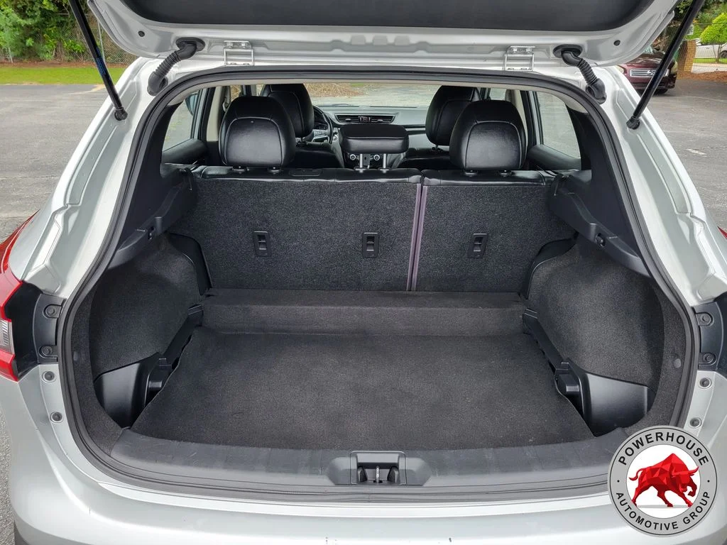 Used 2021 Silver Nissan SL image 13