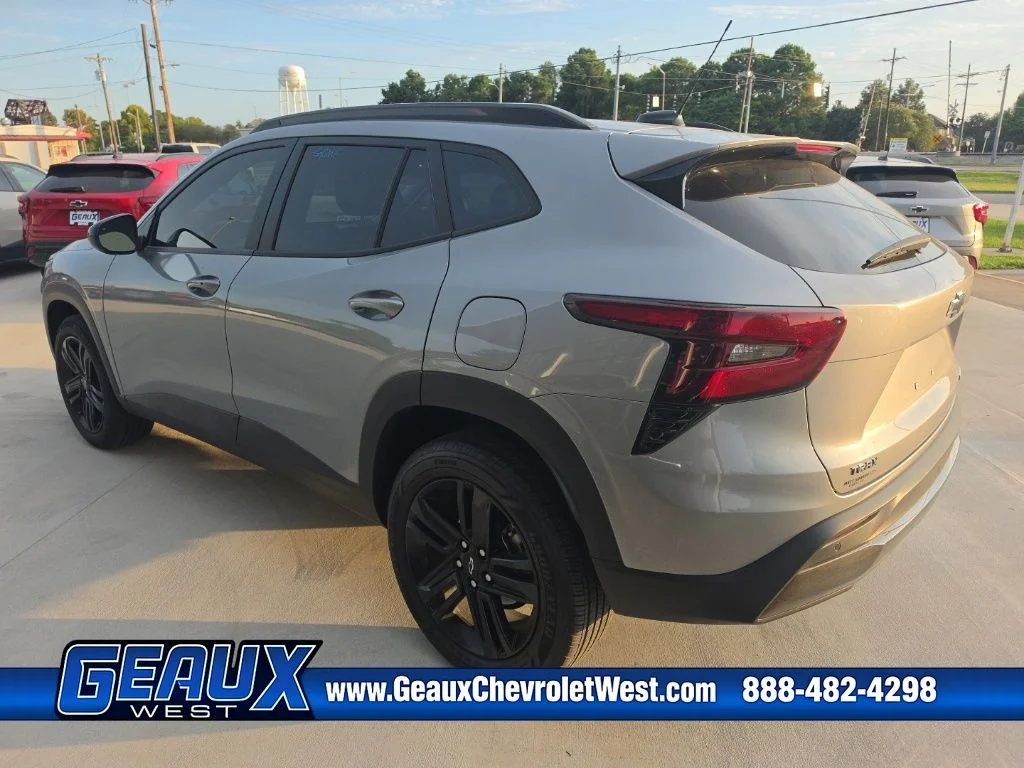 Used 2025 Gray Chevrolet ACTIV image 6