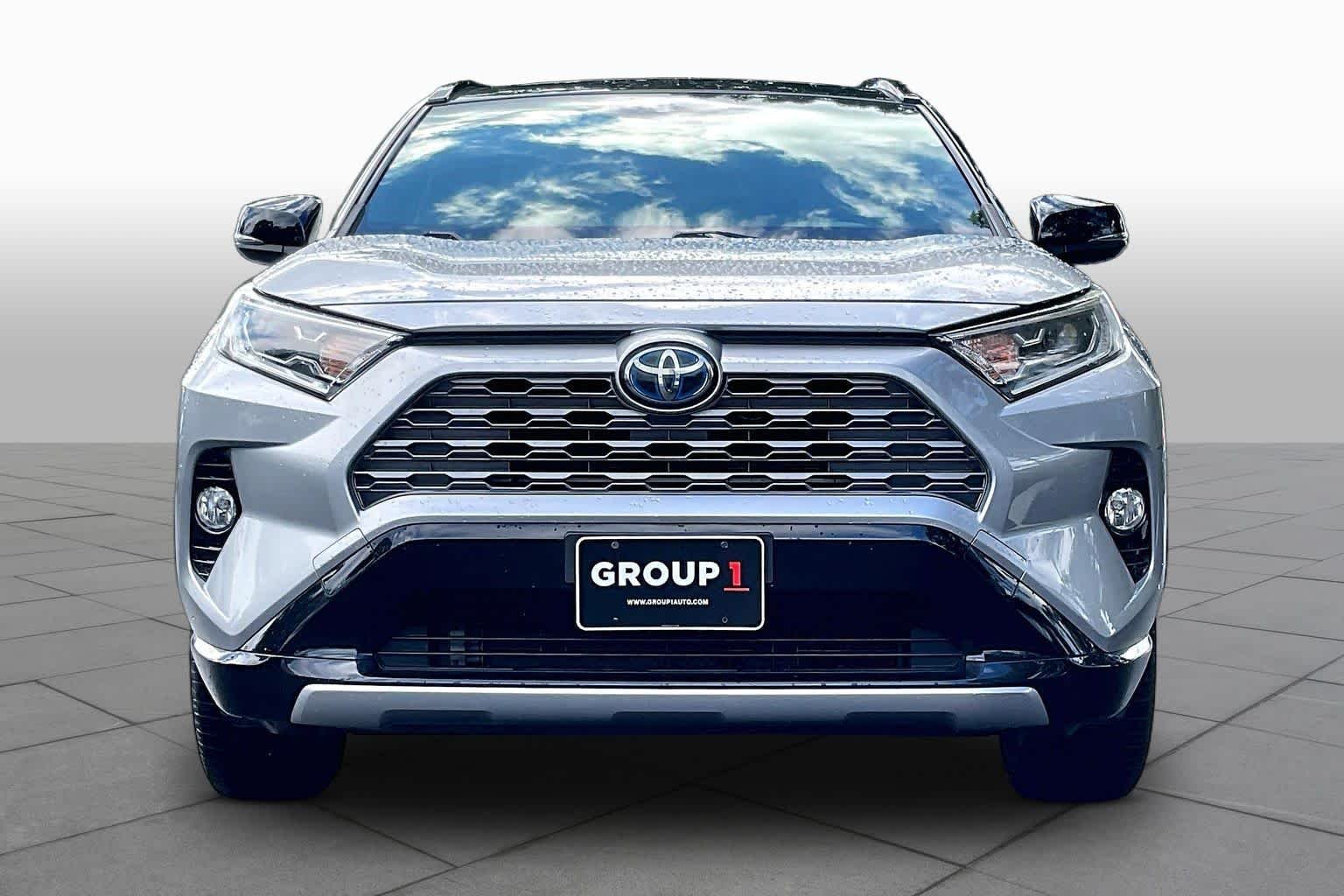 Used 2019 Silver Sky Metallic w/Black Roof Toyota Hybrid XSE image 3