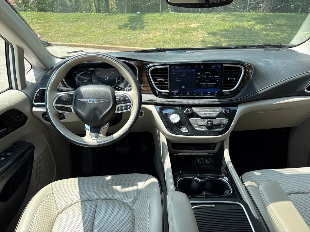 Used 2021 White Chrysler Limited image 23