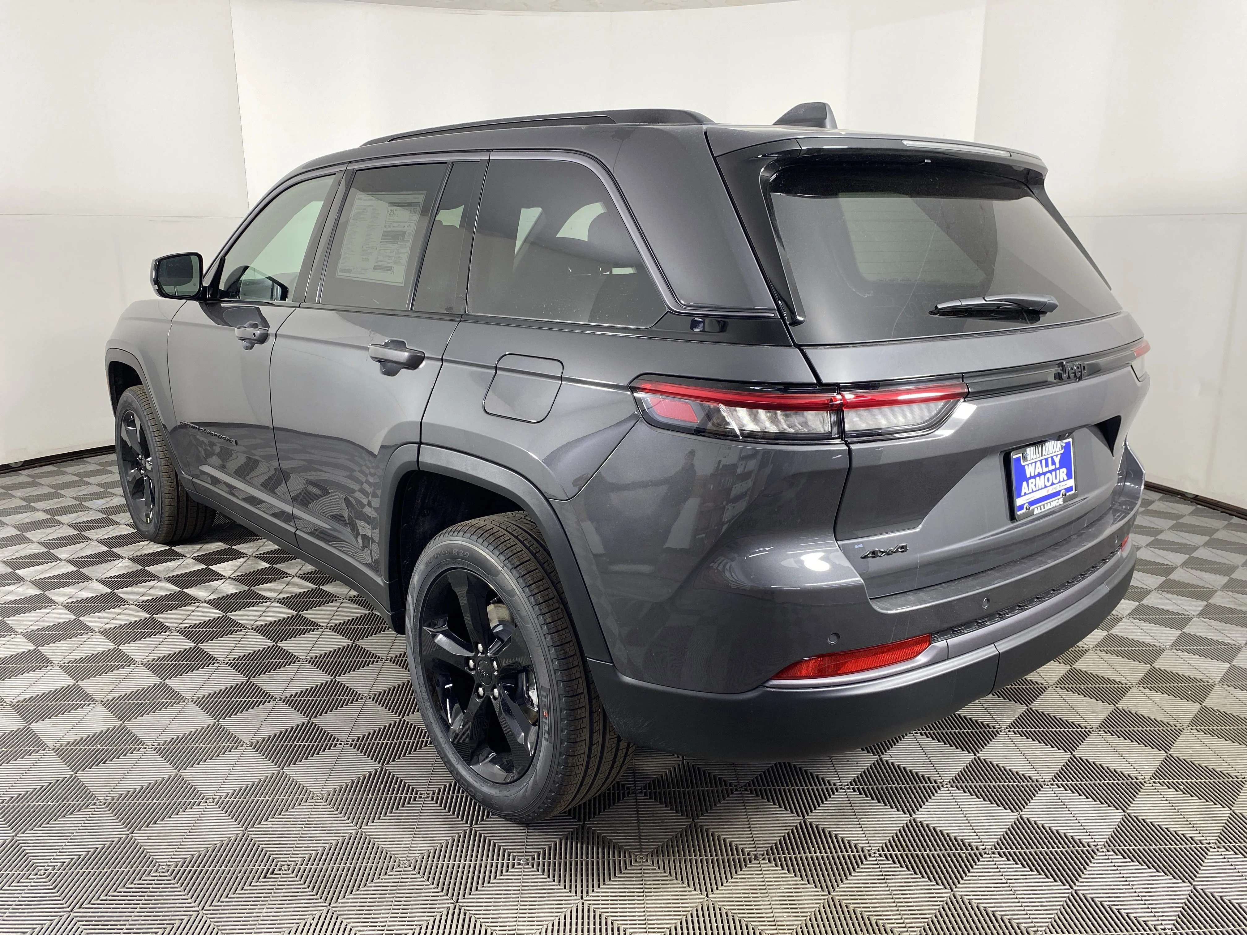 New 2026 Baltic Gray Metallic Clear-Coat Exterior Paint Jeep Limited image 10
