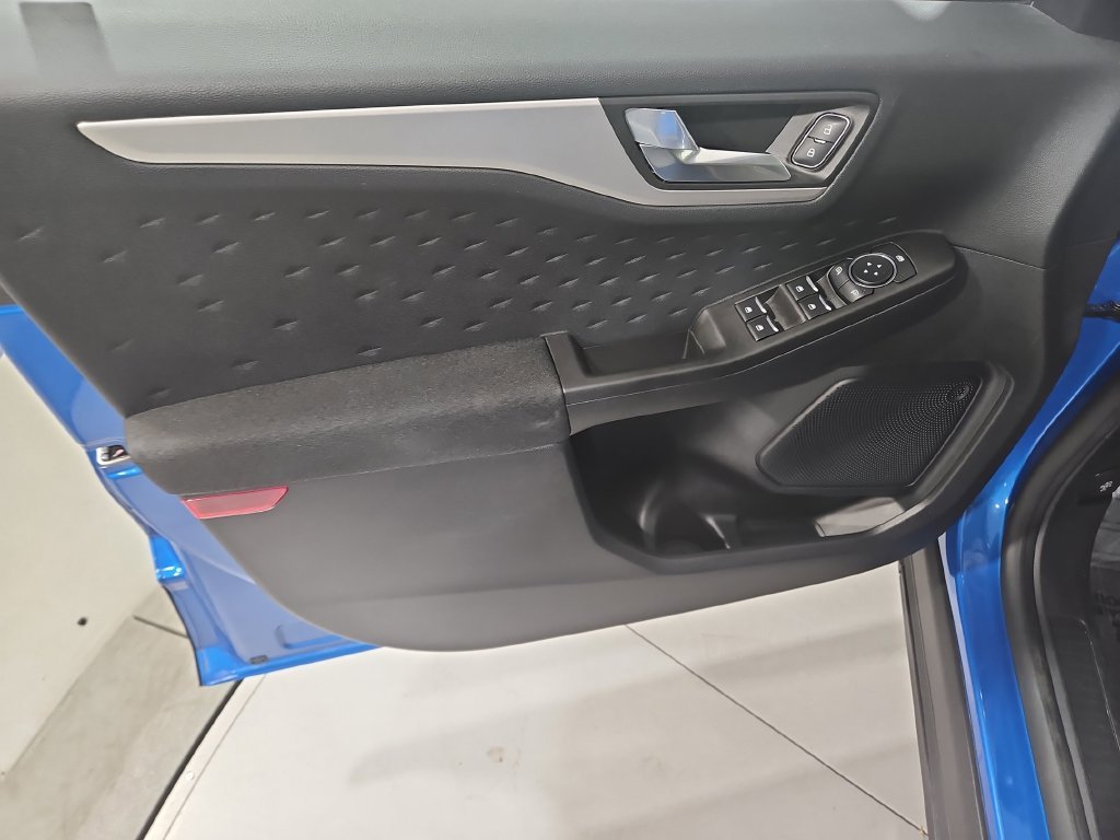 Used 2020 Blue Ford SE image 11
