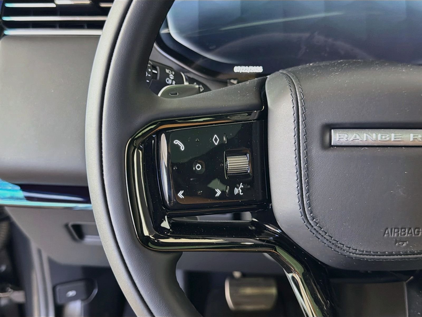 New 2026 Carpathian Grey Land Rover Dynamic SE image 12