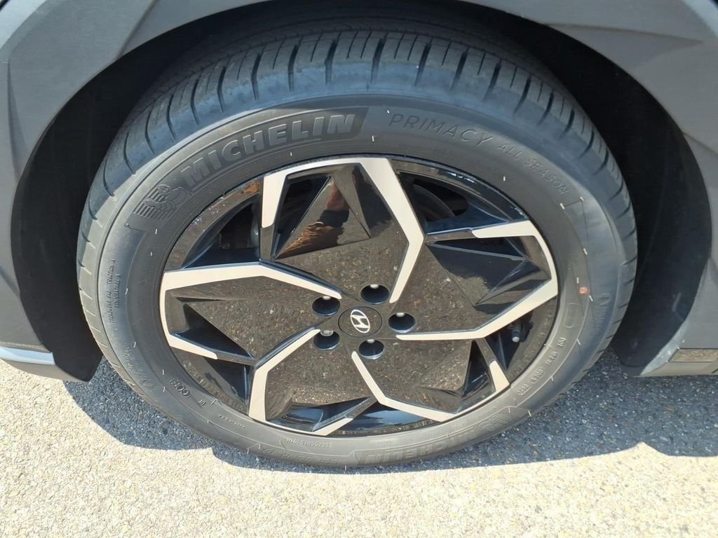 Certified Used 2023 Black Hyundai SE image 9